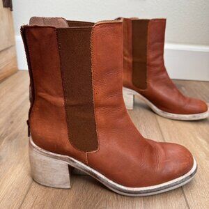 Free People Essential Chelsea Boots Size 38